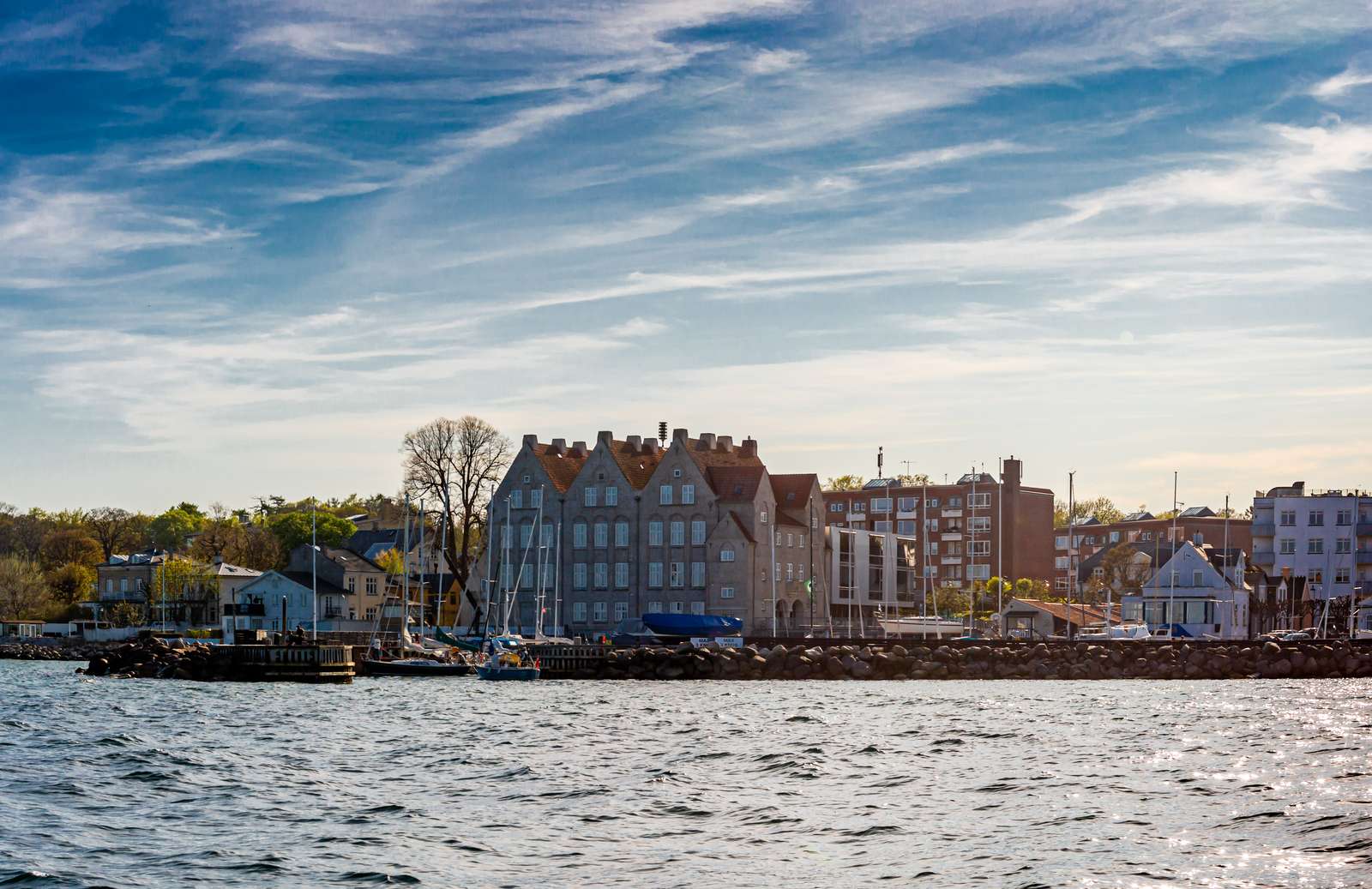 Taarbæk skole set fra vandsiden