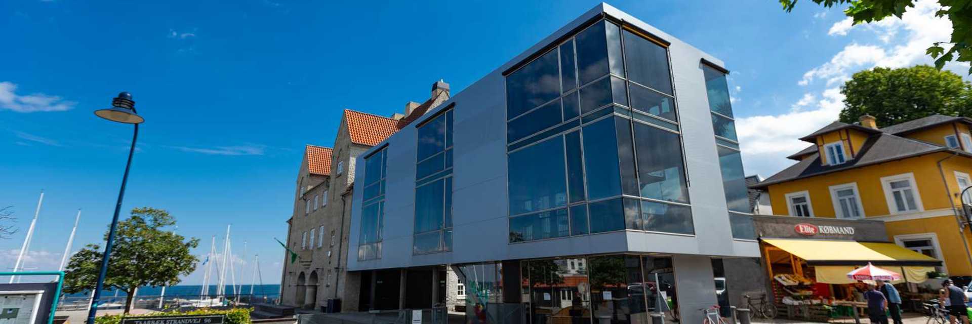 Skolen set fra Strandvejen